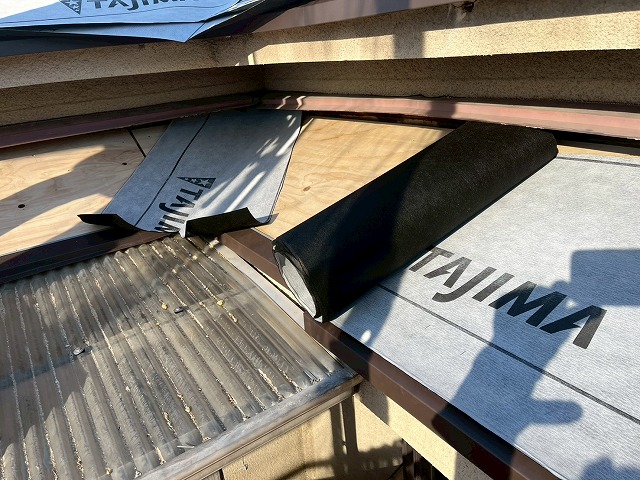 入り組んだ屋根も丁寧に施工